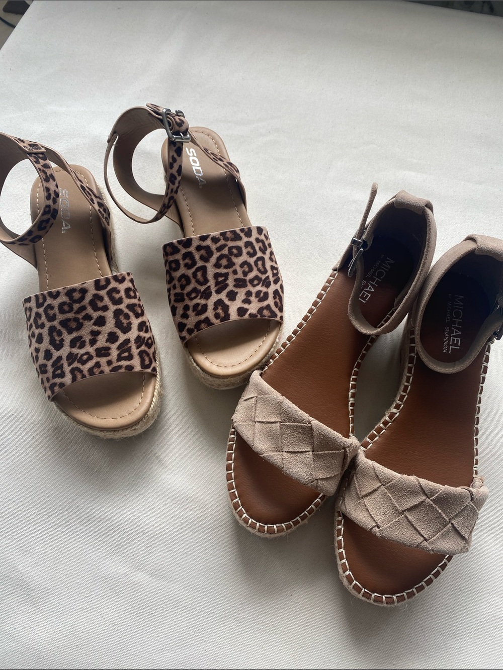 Sandals in neural nude color